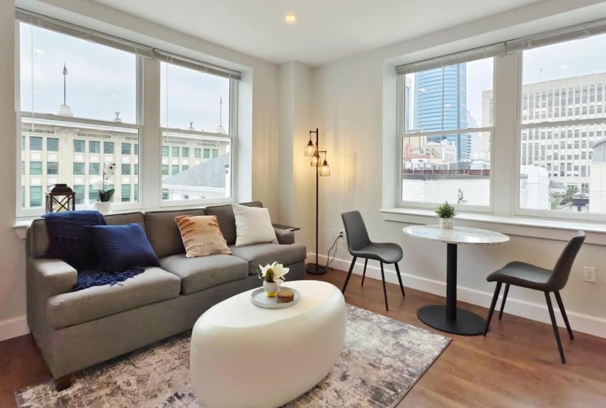 Fun Cozy Apts - 1 25 Mile Walk To Tiaa Bnk Fld Jacksonville Luaran gambar