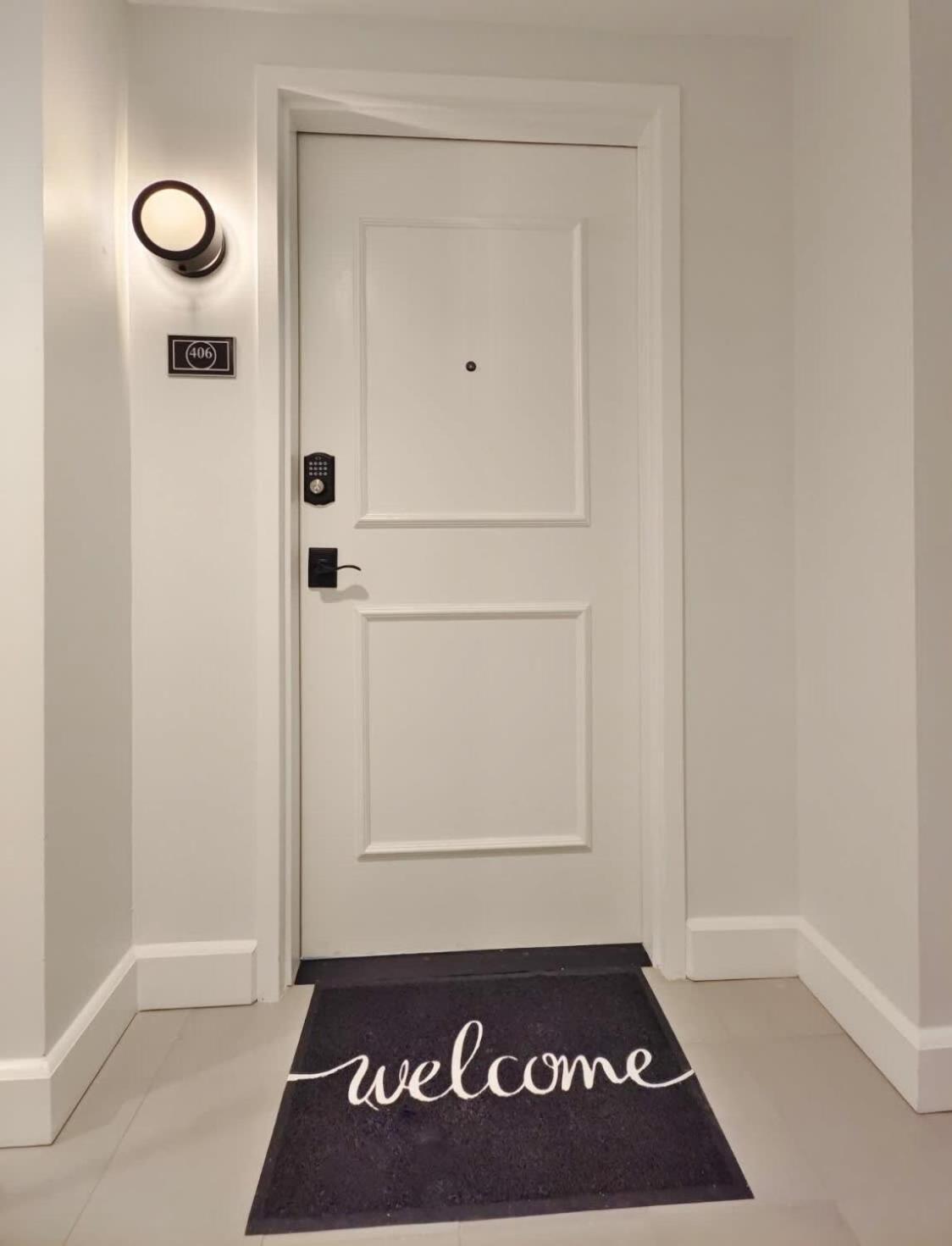 Fun Cozy Apts - 1 25 Mile Walk To Tiaa Bnk Fld Jacksonville Luaran gambar