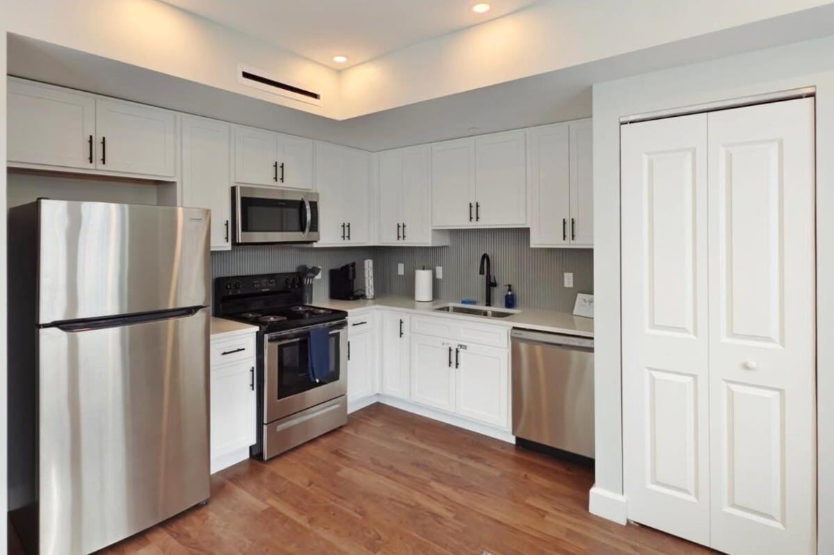 Fun Cozy Apts - 1 25 Mile Walk To Tiaa Bnk Fld Jacksonville Luaran gambar